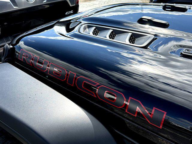Photo of 2021 Black Clearcoat Jeep Gladiator