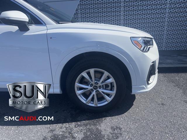 Photo of 2025 Glacier White Audi Q3