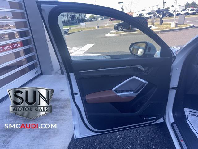 Photo of 2025 Glacier White Audi Q3