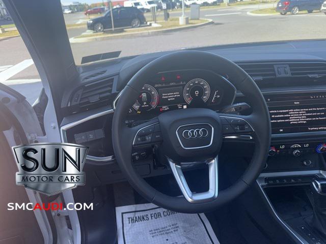 Photo of 2025 Glacier White Audi Q3