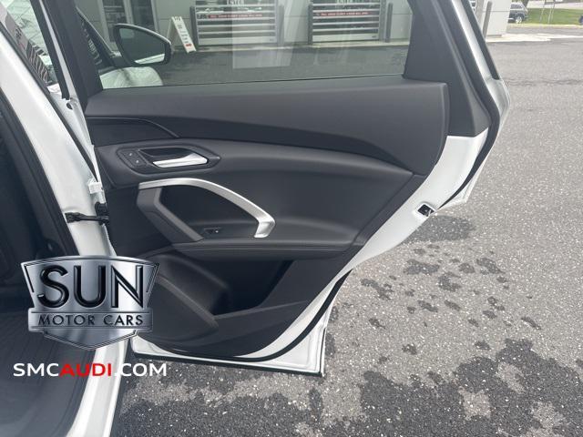 Photo of 2025 Arkona White Audi Q5