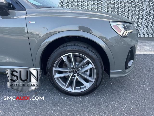 Photo of 2025 Chronos Gray Metallic Audi Q3