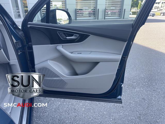 Photo of 2021 Galaxy Blue Metallic Audi Q7