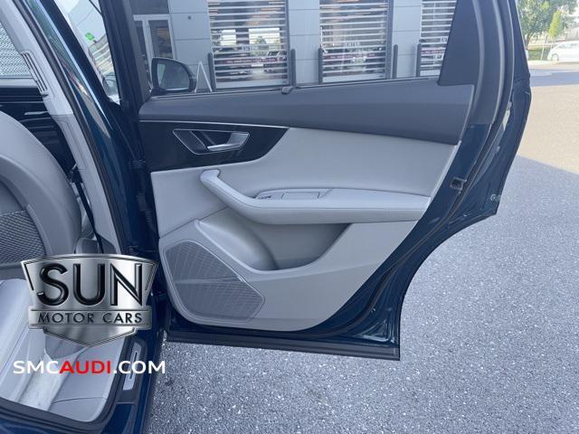 Photo of 2021 Galaxy Blue Metallic Audi Q7