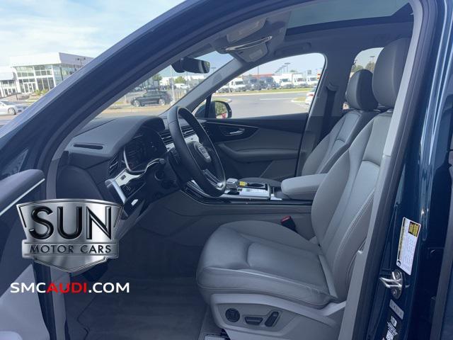 Photo of 2021 Galaxy Blue Metallic Audi Q7