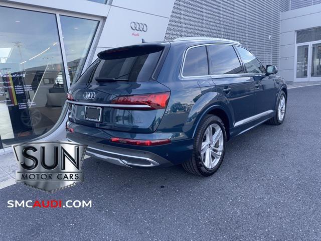 Photo of 2021 Galaxy Blue Metallic Audi Q7
