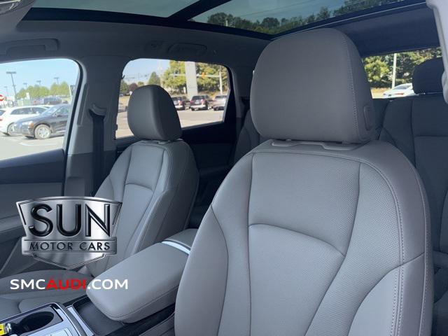 Photo of 2021 Galaxy Blue Metallic Audi Q7