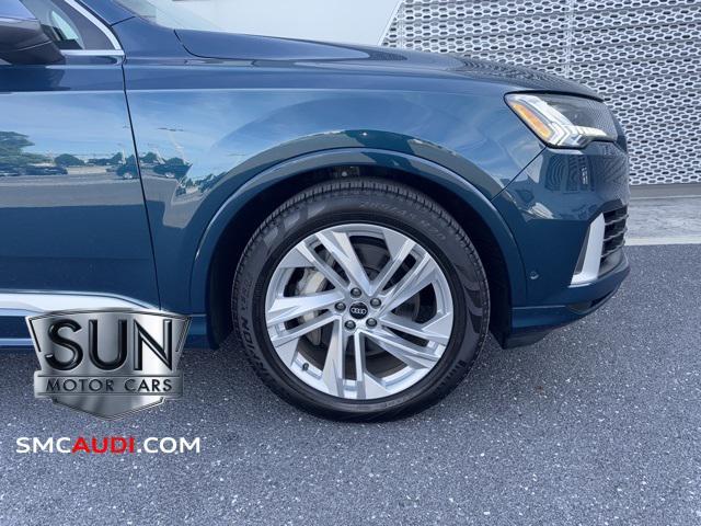 Photo of 2021 Galaxy Blue Metallic Audi Q7
