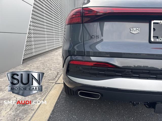 Photo of 2025 Tambora Gray Metallic Audi Q5