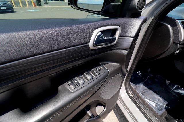 Photo of 2019 Sting-Gray Clearcoat Jeep Grand Cherokee