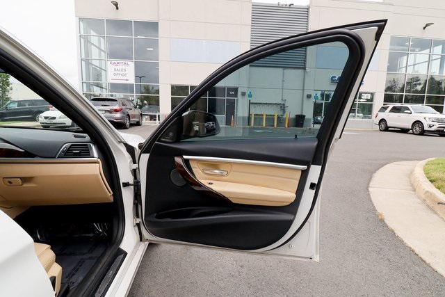 Photo of 2017 Alpine White BMW 340