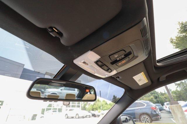 Photo of 2017 Alpine White BMW 340