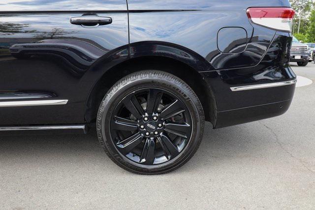 Photo of 2022 Infinite Black Metallic Clearcoat Lincoln Navigator