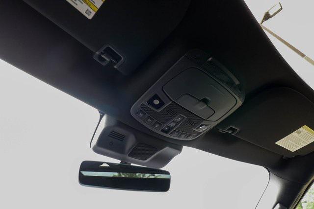 Photo of 2022 Infinite Black Metallic Clearcoat Lincoln Navigator