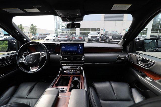 Photo of 2022 Infinite Black Metallic Clearcoat Lincoln Navigator