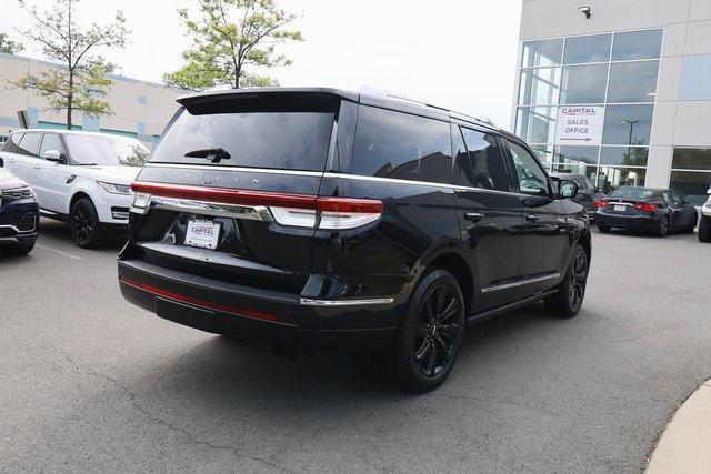Photo of 2022 Infinite Black Metallic Clearcoat Lincoln Navigator