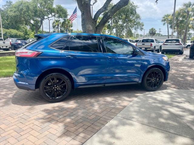 Photo of 2022 Blue Ford Edge