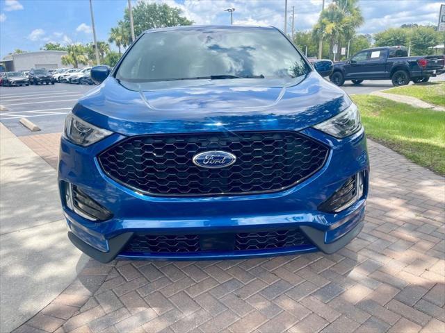 Photo of 2022 Blue Ford Edge