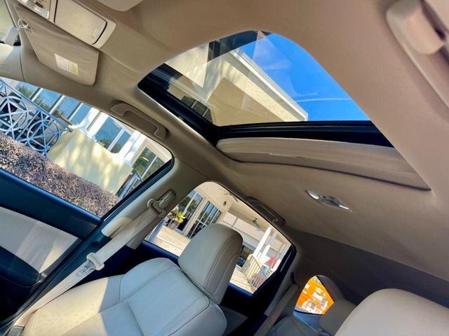 Photo of 2016 WHITE Honda CR-V