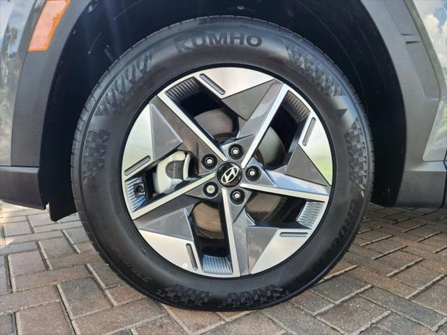Photo of 2025 Hampton Gray Hyundai TUCSON