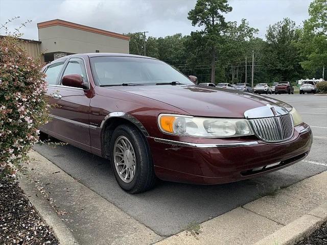 2002 Lincoln Town Car