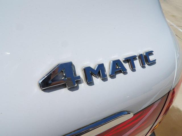 Photo of 2018 WHITE Mercedes-Benz GLC 300