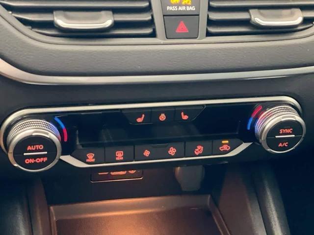 Photo of 2019 Black Nissan Altima