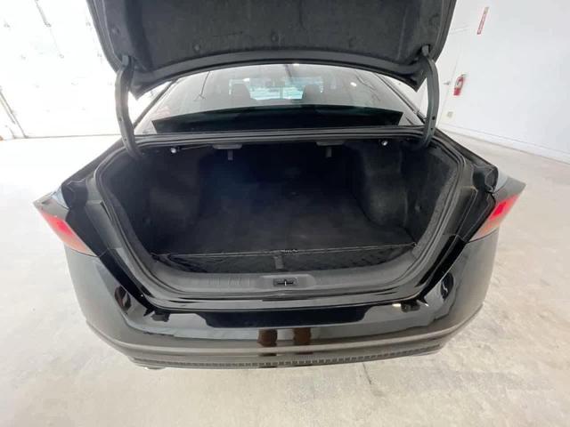 Photo of 2019 Black Nissan Altima