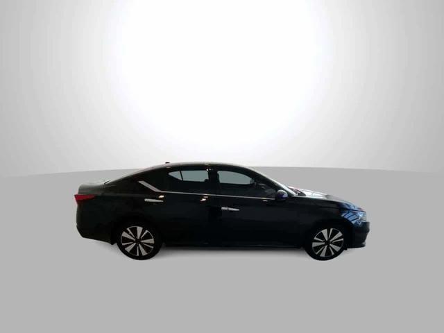 Photo of 2019 Black Nissan Altima