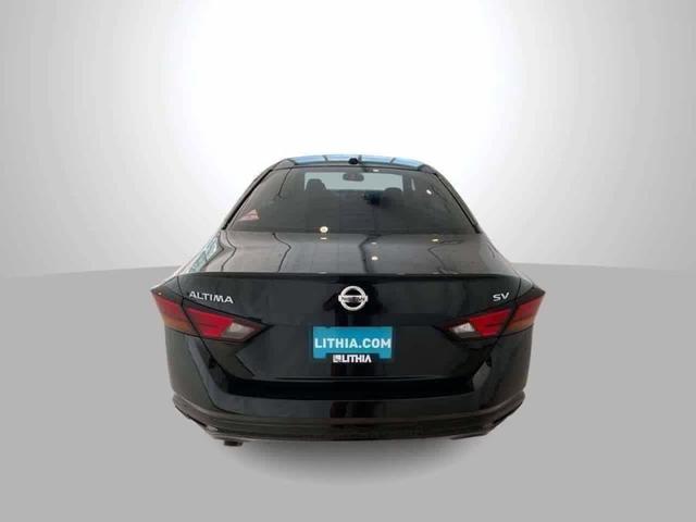 Photo of 2019 Black Nissan Altima