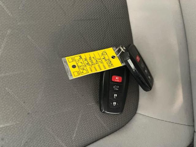 Photo of 2021 Super White Toyota RAV4
