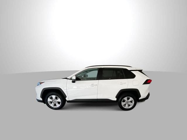 Photo of 2021 Super White Toyota RAV4