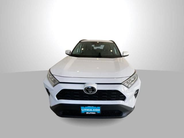 Photo of 2021 Super White Toyota RAV4
