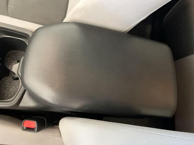 Photo of 2021 Super White Toyota RAV4