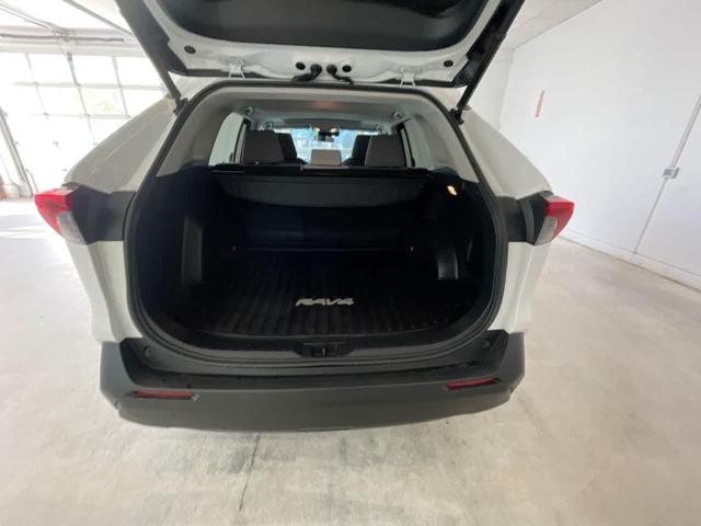 Photo of 2021 Super White Toyota RAV4
