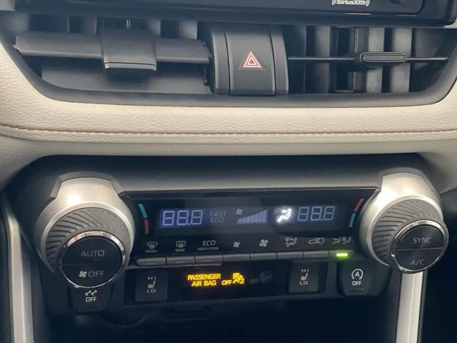 Photo of 2021 Super White Toyota RAV4