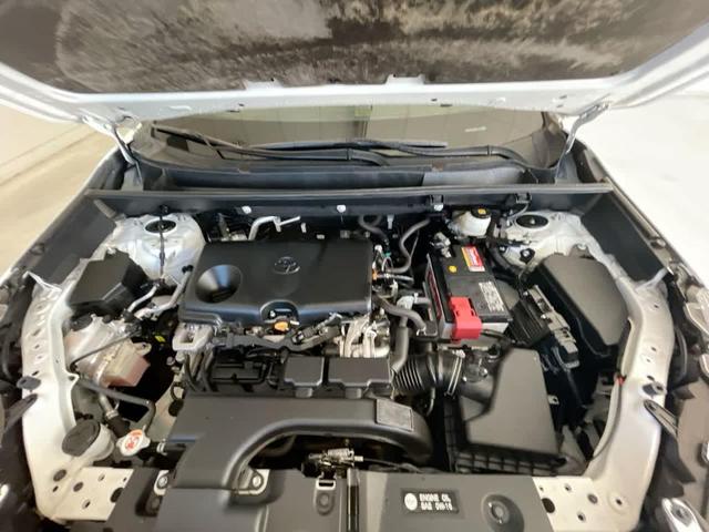 Photo of 2021 Super White Toyota RAV4
