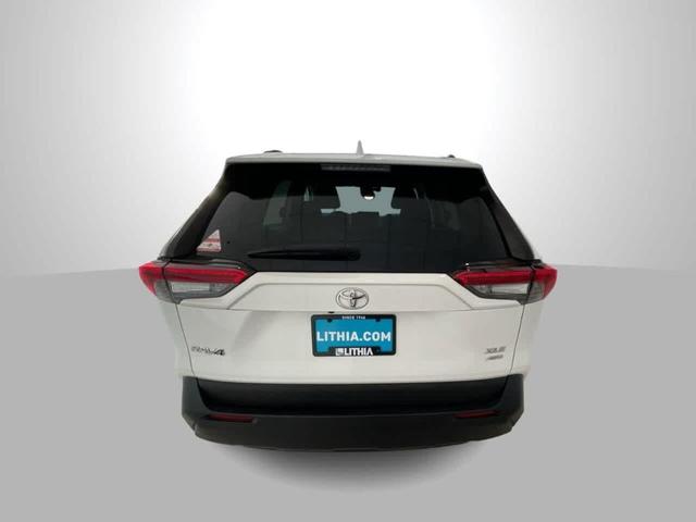 Photo of 2021 Super White Toyota RAV4