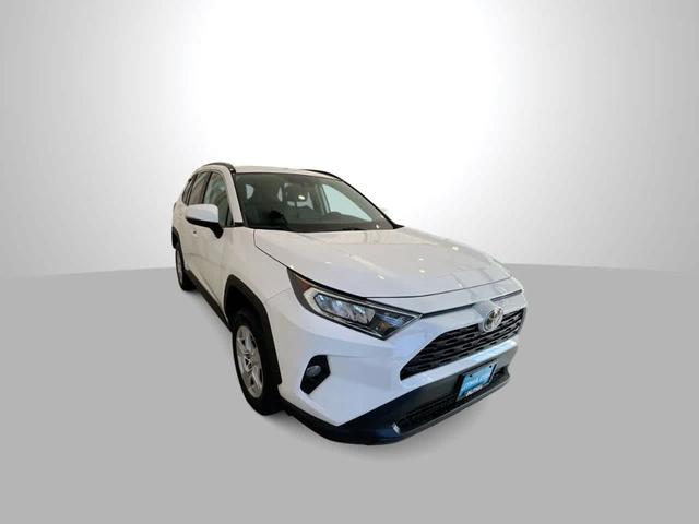 Photo of 2021 Super White Toyota RAV4