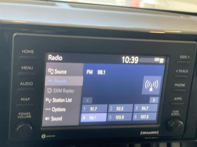 Photo of 2021 Super White Toyota RAV4