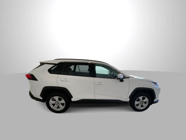 Photo of 2021 Super White Toyota RAV4