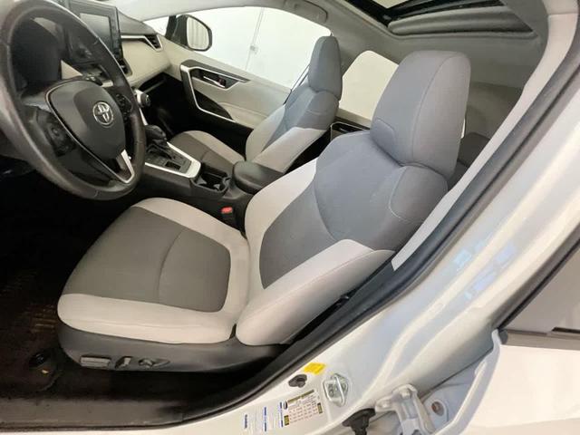 Photo of 2021 Super White Toyota RAV4