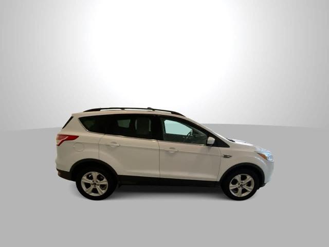 Photo of 2016 Oxford White Ford Escape