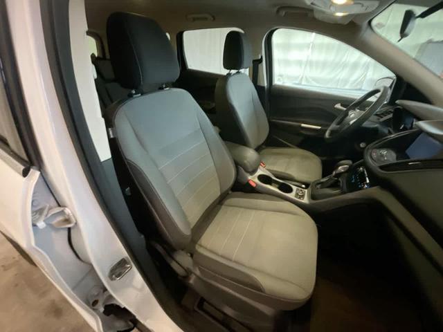 Photo of 2016 Oxford White Ford Escape