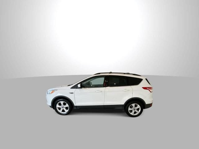 Photo of 2016 Oxford White Ford Escape