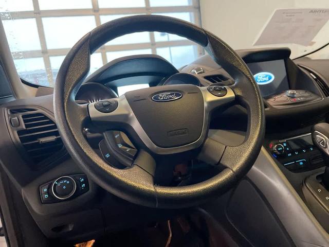 Photo of 2016 Oxford White Ford Escape