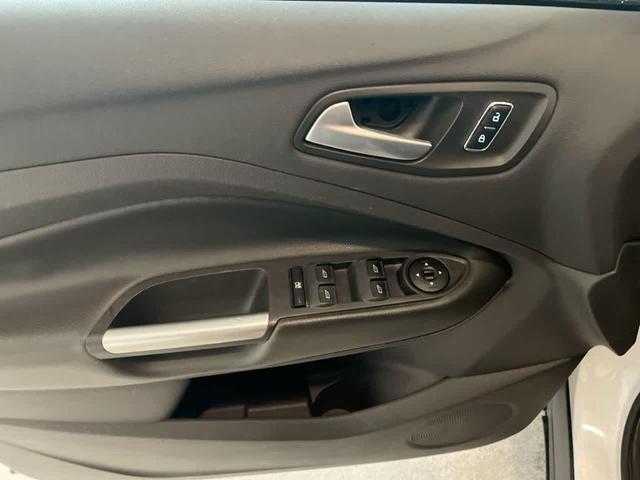 Photo of 2016 Oxford White Ford Escape