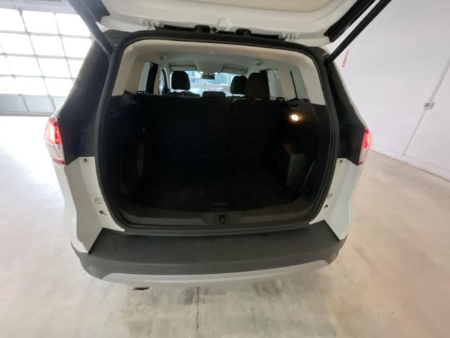 Photo of 2016 Oxford White Ford Escape