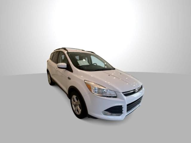 Photo of 2016 Oxford White Ford Escape