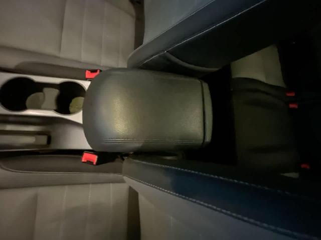 Photo of 2016 Oxford White Ford Escape